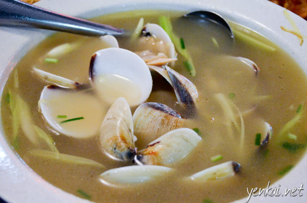 Huge clams in lemongrass soup, very refreshing