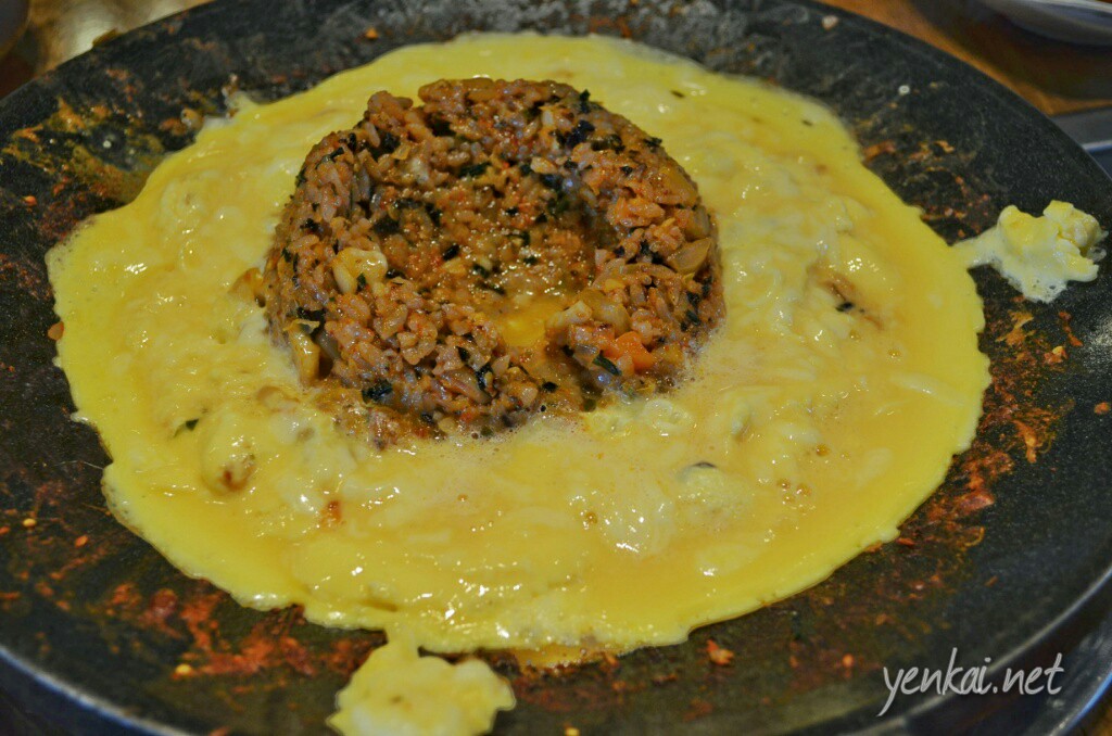 The finished product which is supposed to resemble Jeju island. The history of Jeju island is told (in English) as the fried rice is prepared.